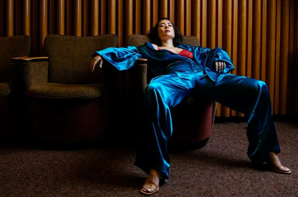 Abre tu corazón como las puertas del infierno. “Laurel Hell”: un paseo en la oscuridad con Mitski
